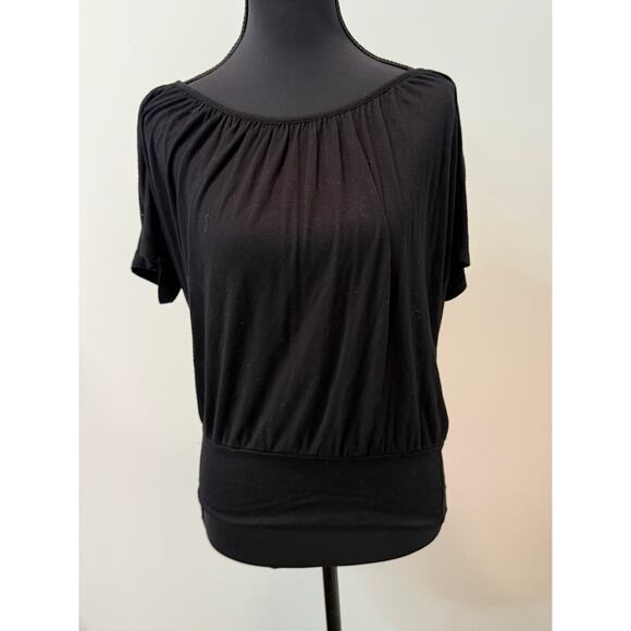 Pleione Short sleeve split shoulder top in black - Picture 2 of 3